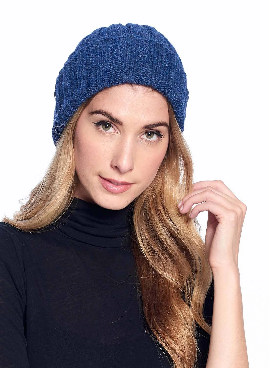 Cozy Alpaca Beanie Azul – Accordion Style Knit Warmth